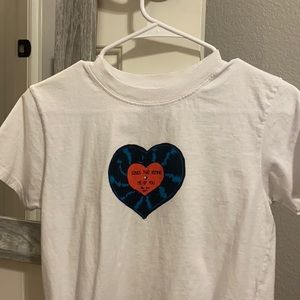 cropped graphic tee from brandy melville super cute !